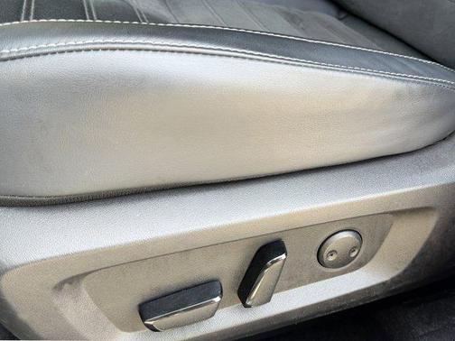 White Diamond 2023 Mitsubishi Outlander SE