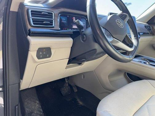 2025 Volkswagen Atlas 2.0T SE