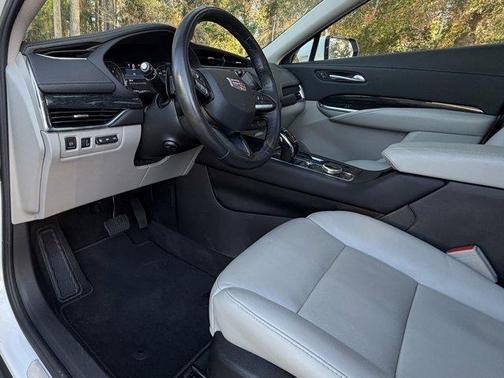 2022 Cadillac XT4 Premium Luxury