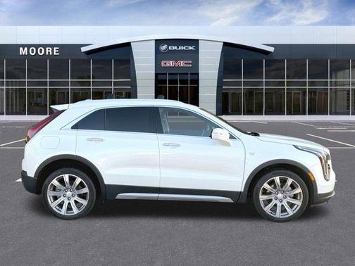 2022 Cadillac XT4 Premium Luxury