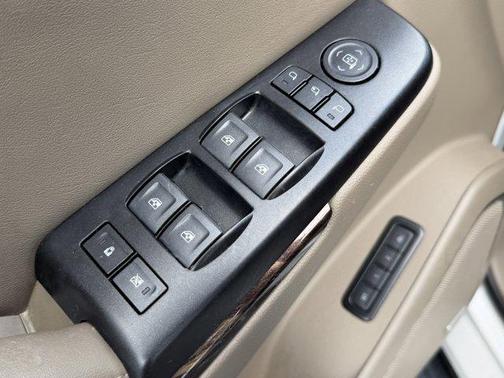 White Frost Tri-Coat 2020 GMC Yukon SLT