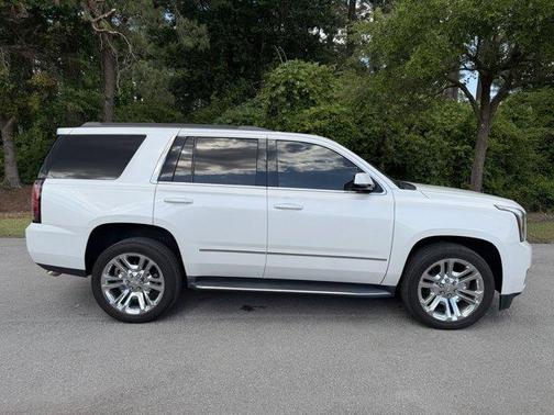 White Frost Tri-Coat 2020 GMC Yukon SLT