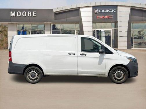 2022 Mercedes-Benz Metris Base