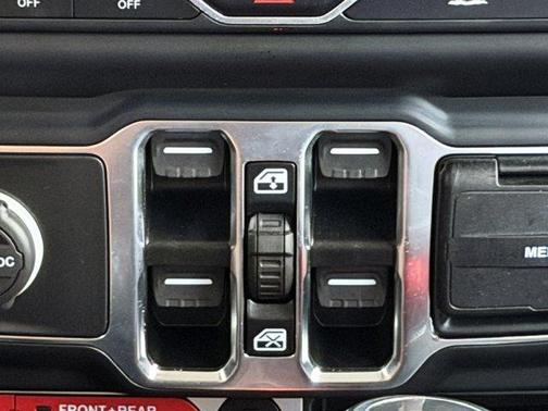 Bright White Clearcoat 2021 Jeep Gladiator Rubicon