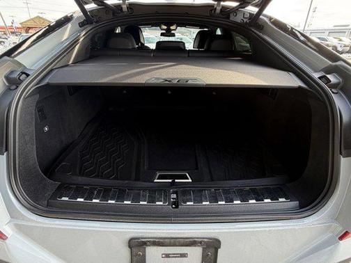 2025 BMW X6 xDrive40i