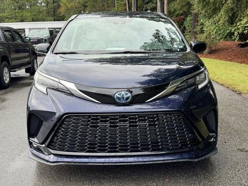 2021 Toyota Sienna XSE 7 Passenger