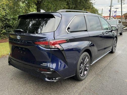 2021 Toyota Sienna XSE 7 Passenger