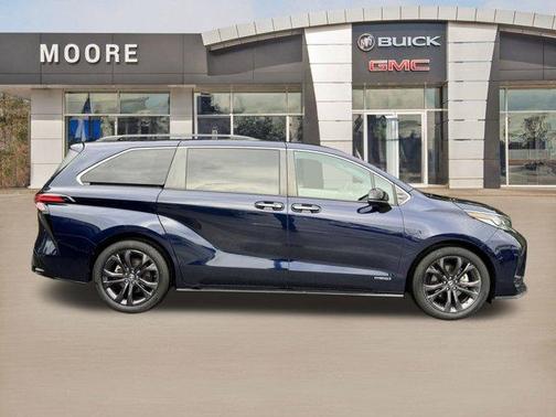 2021 Toyota Sienna XSE 7 Passenger