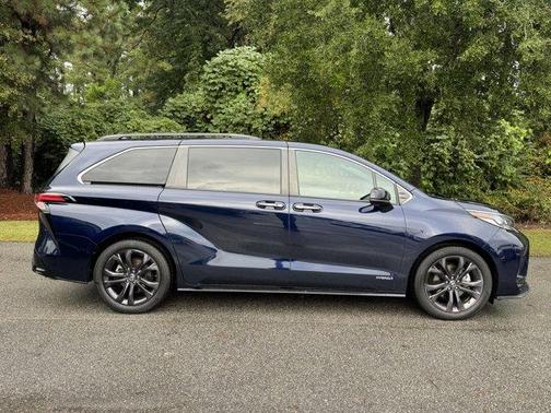 2021 Toyota Sienna XSE 7 Passenger