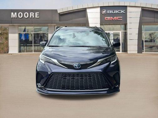 2021 Toyota Sienna XSE 7 Passenger