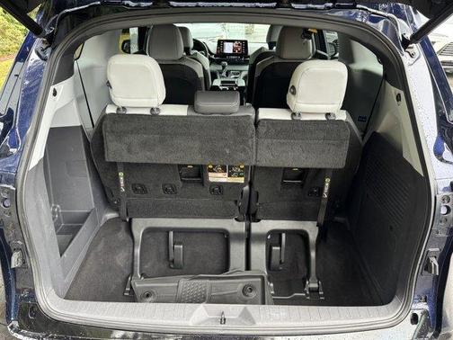 2021 Toyota Sienna XSE 7 Passenger