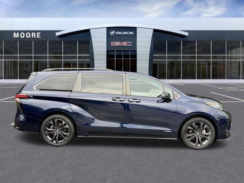 2021 Toyota Sienna XSE 7 Passenger