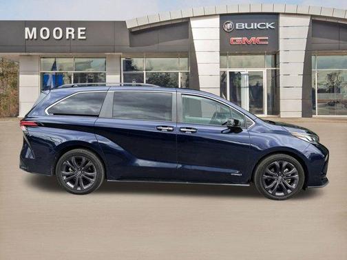 2021 Toyota Sienna XSE 7 Passenger