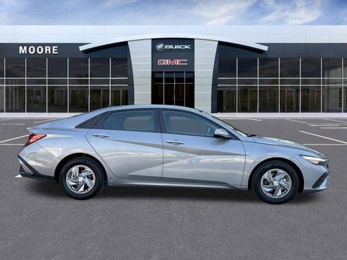 Metal 2025 Hyundai ELANTRA SE