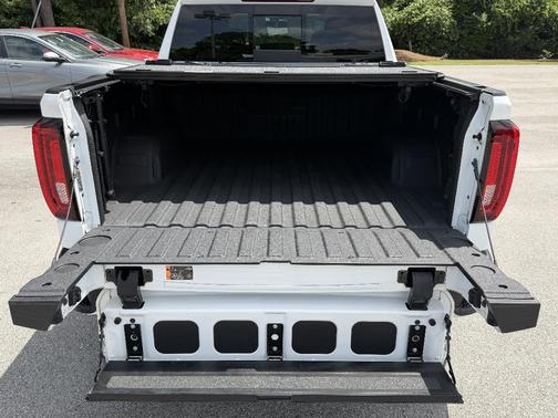Summit White 2023 GMC Sierra 1500 SLT