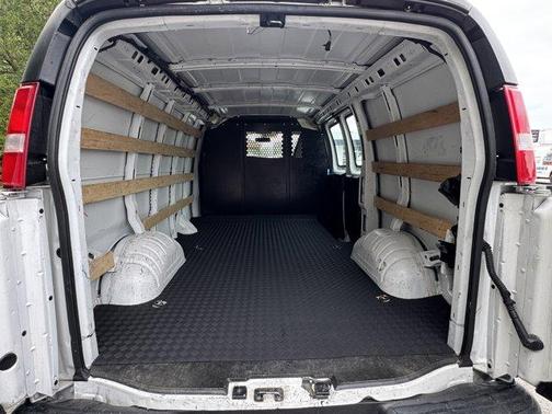 2023 GMC Savana 2500 Work Van