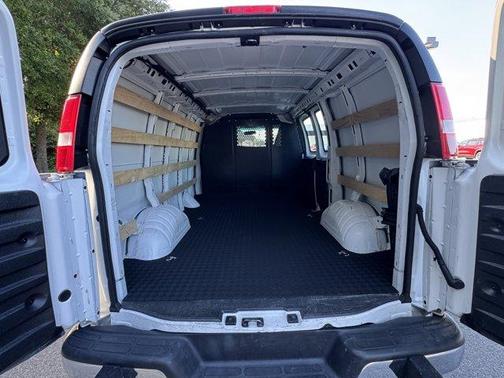 2023 GMC Savana 2500 Work Van