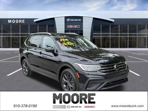 Deep Black Pearl Effect 2022 Volkswagen Tiguan 2.0T SE