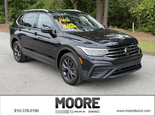 Deep Black Pearl Effect 2022 Volkswagen Tiguan 2.0T SE