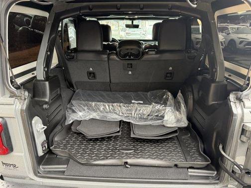 2022 Jeep Wrangler Unlimited Sahara Altitude