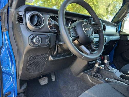 2023 Jeep Gladiator Sport