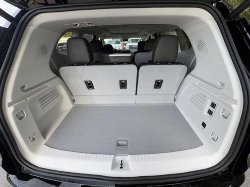 2026 GMC Acadia FWD Denali