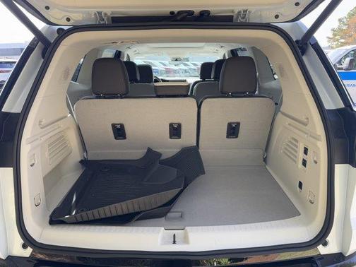 2026 GMC Acadia FWD Denali