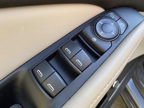 Photo 5 of 12 of 2019 Buick Enclave Essence