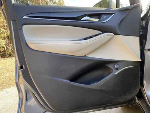 Photo 4 of 12 of 2019 Buick Enclave Essence