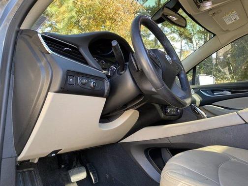 Photo 3 of 12 of 2019 Buick Enclave Essence