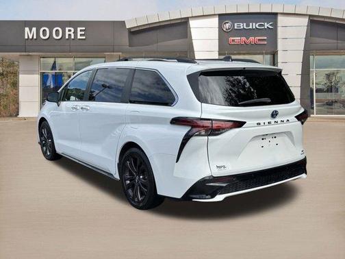 2022 Toyota Sienna XSE 7 Passenger