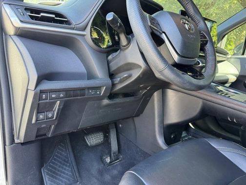 2022 Toyota Sienna XSE 7 Passenger