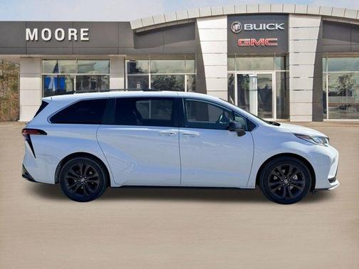 2022 Toyota Sienna XSE 7 Passenger
