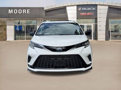 2022 Toyota Sienna XSE 7 Passenger