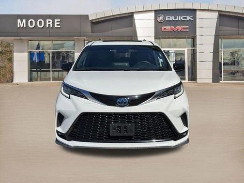 2022 Toyota Sienna XSE 7 Passenger