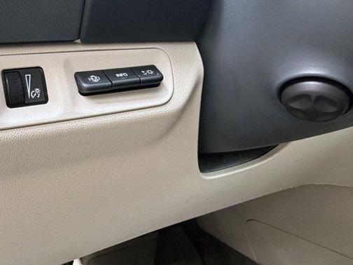 White Frost Tri-Coat 2023 GMC Acadia Denali