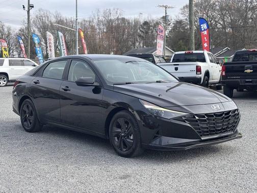 2022 Hyundai ELANTRA SEL