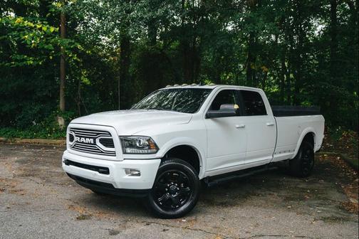 2018 RAM 3500 Laramie Crew Cab 4x4 8' Box