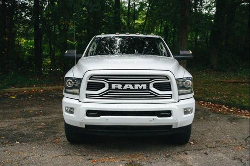 2018 RAM 3500 Laramie Crew Cab 4x4 8' Box
