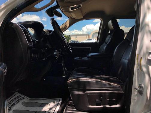 Bright White Clearcoat 2020 RAM 2500 Laramie Crew Cab 4x4 6'4' Box