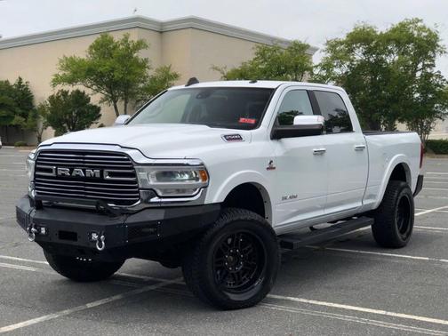 Bright White Clearcoat 2020 RAM 2500 Laramie Crew Cab 4x4 6'4' Box