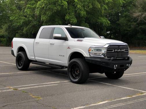 Bright White Clearcoat 2020 RAM 2500 Laramie Crew Cab 4x4 6'4' Box