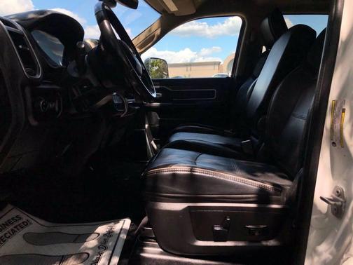 Bright White Clearcoat 2020 RAM 2500 Laramie Crew Cab 4x4 6'4' Box
