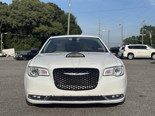 Bright White Clearcoat 2017 Chrysler 300 Limited