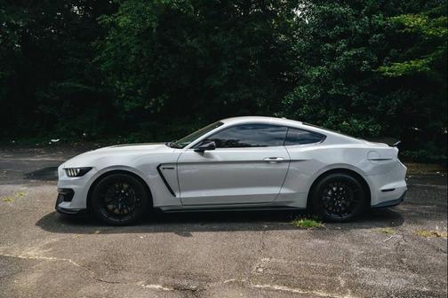 2017 Ford Shelby GT350R Base
