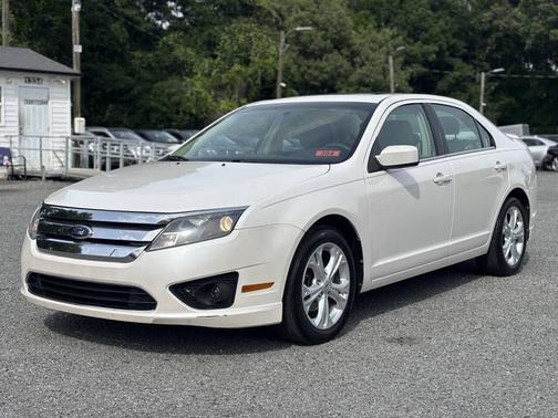 White 2012 Ford Fusion SE