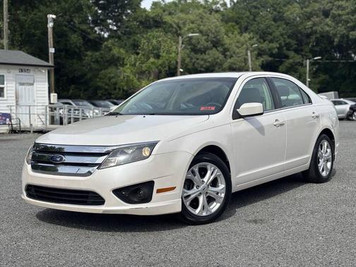 White 2012 Ford Fusion SE