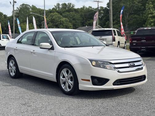 White 2012 Ford Fusion SE