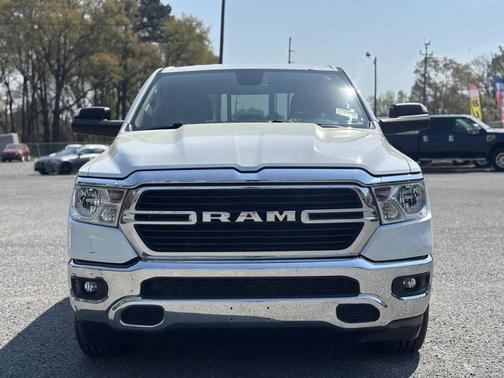 Bright White Clearcoat 2019 RAM 1500 Big Horn
