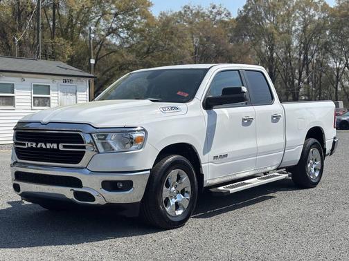 Bright White Clearcoat 2019 RAM 1500 Big Horn